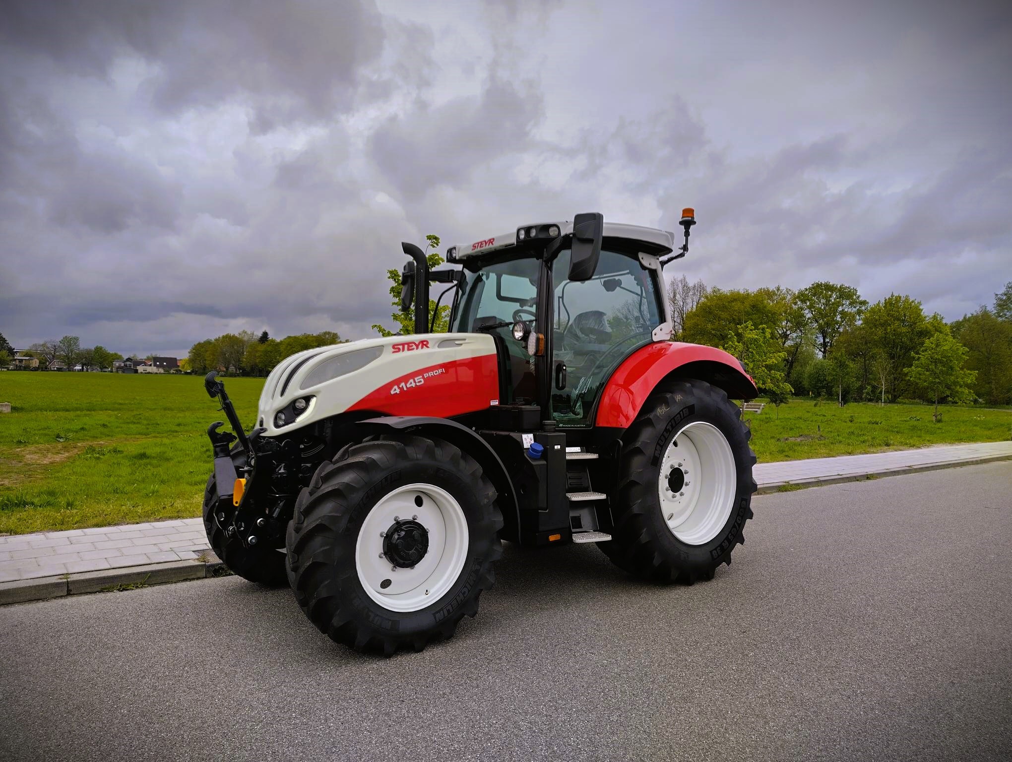 image title thumb image